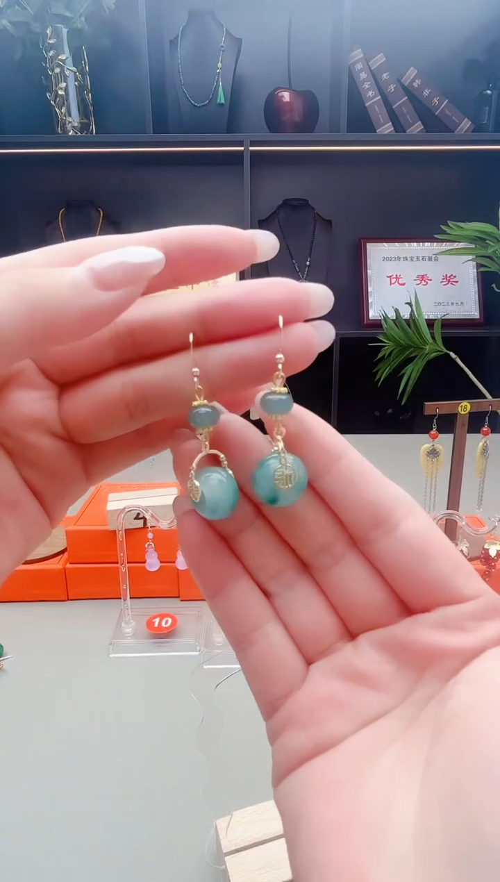 未镶嵌石英质玉（天山翠）耳钉307