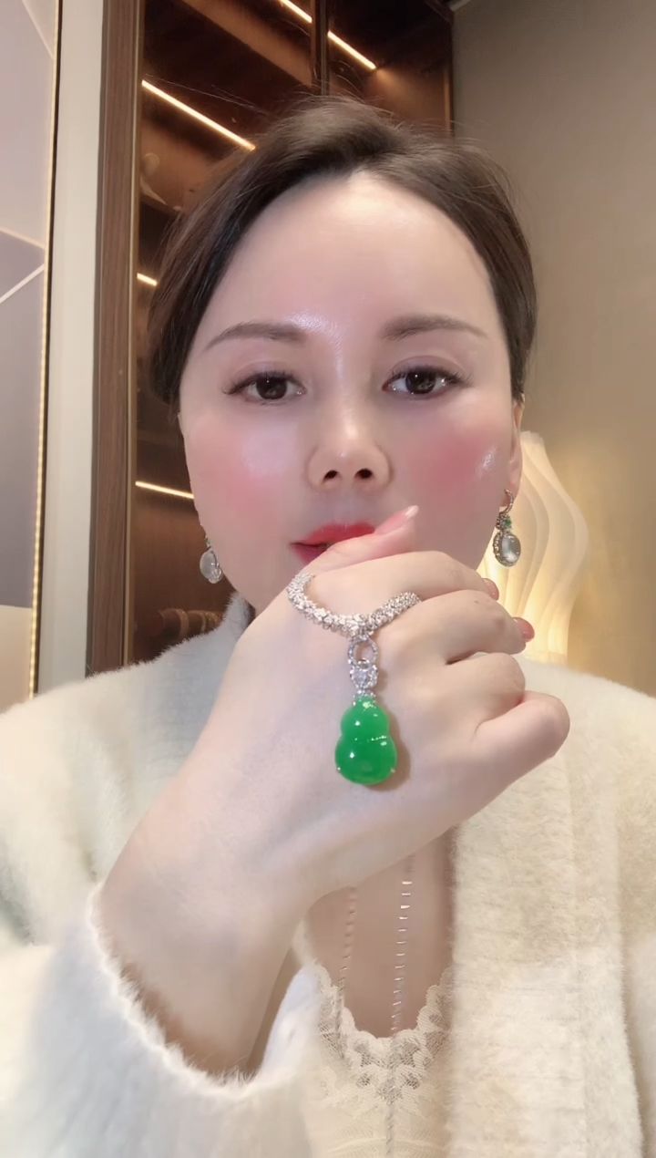 【闪购商品】翡翠吊坠(不含链)18K金镶嵌A51