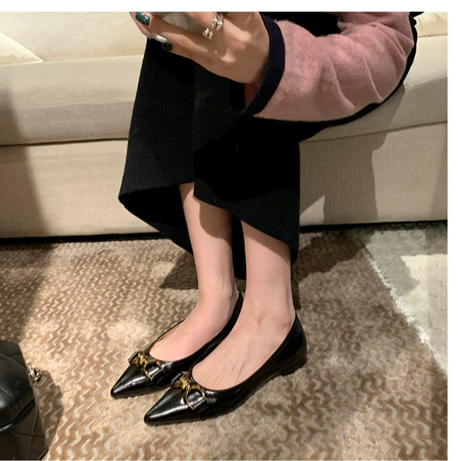 黑色A7676-2葡萄妈同款夏季小尖头马衔扣浅口平底休闲单鞋女