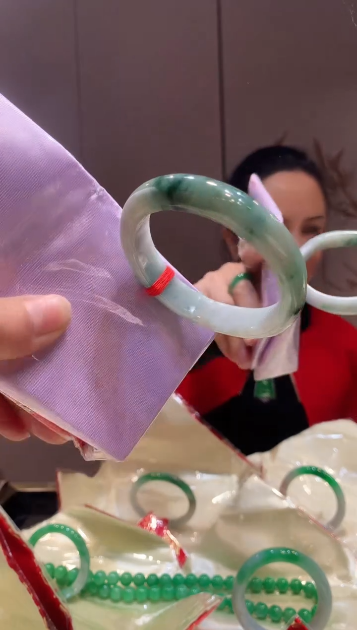 【闪购商品】翡翠手镯未镶嵌手镯 