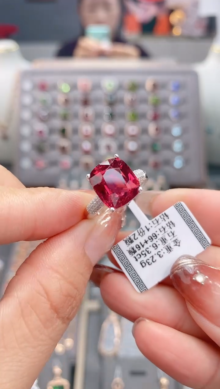 18K金镶嵌戒指碧玺6.35