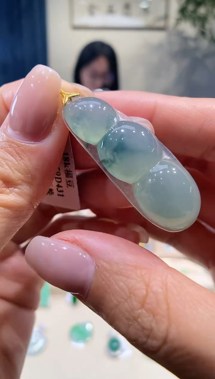 【闪购商品】翡翠吊坠(不含链)18K金镶嵌豆子