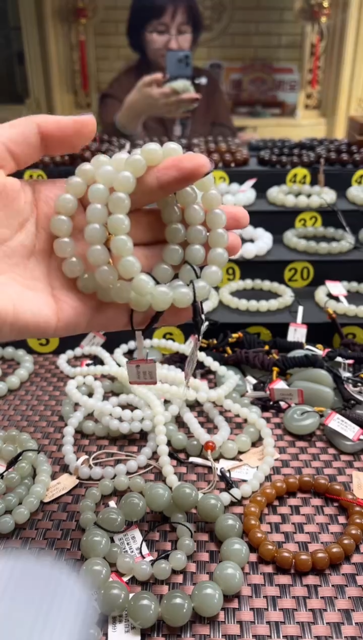 【闪购商品】和田玉手链未镶嵌且末料青白玉手串卡9*10多样性发其一