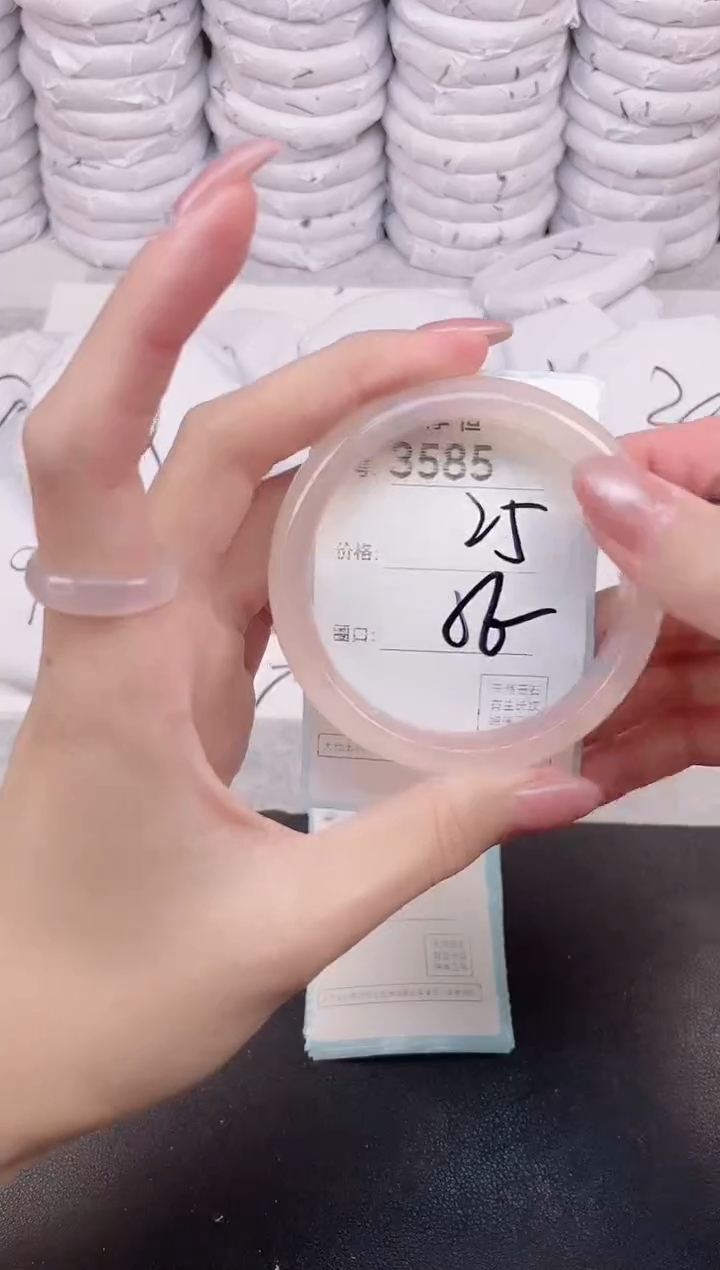 玛瑙/玉髓手镯未镶嵌3585