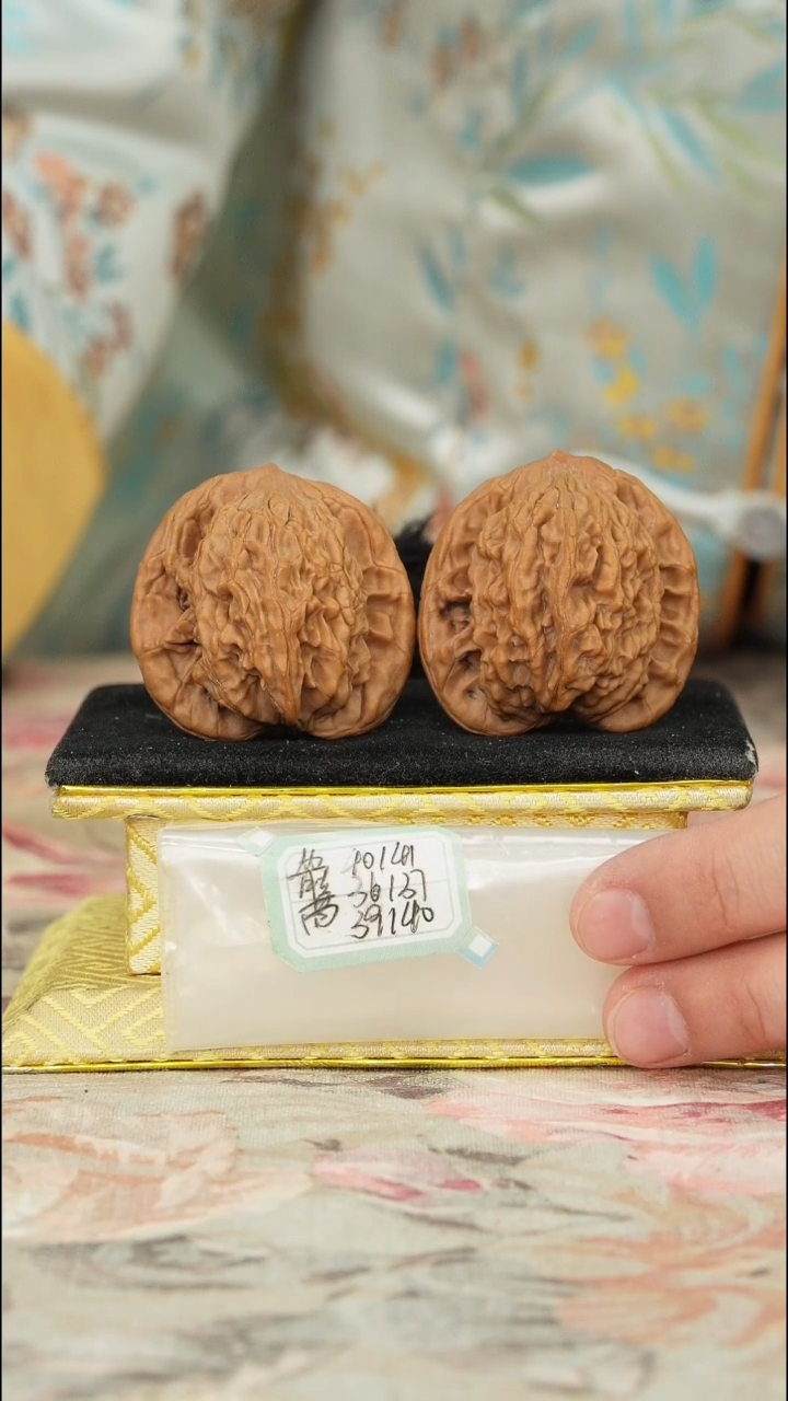 【闪购商品】文玩核桃把件麦穗虎头