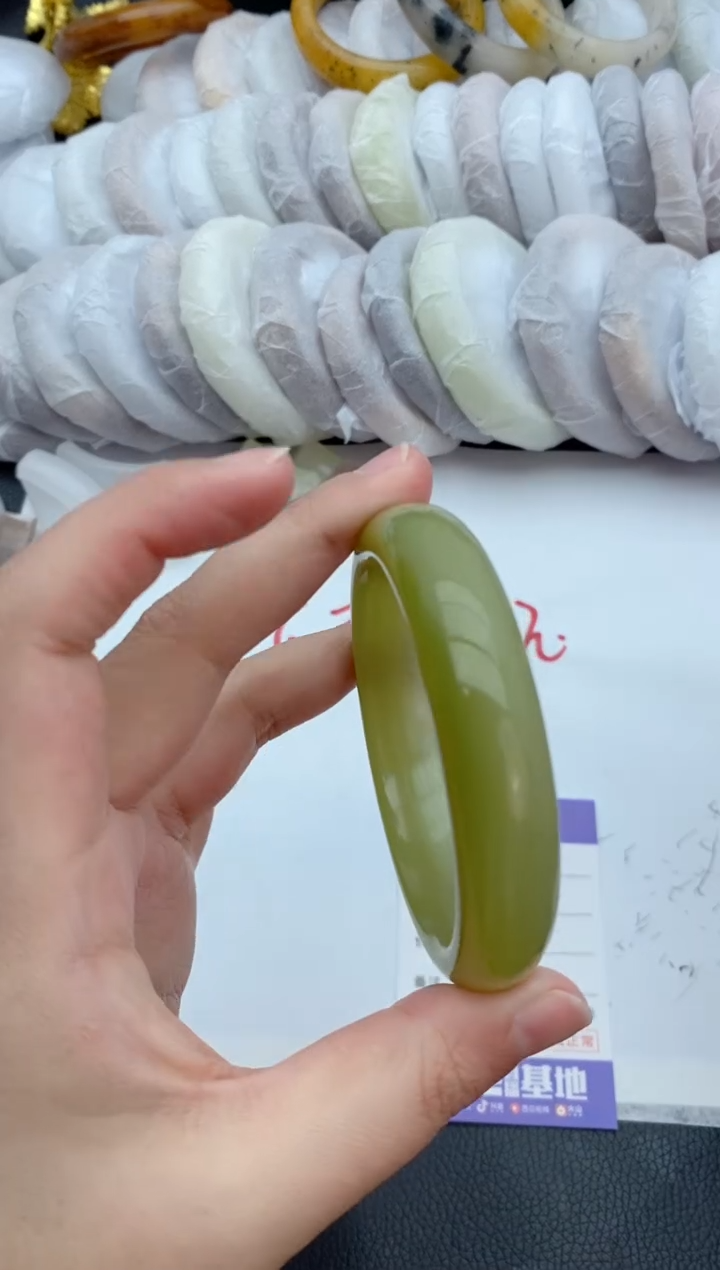 【闪购商品】石英质玉未镶嵌手镯45+57/58