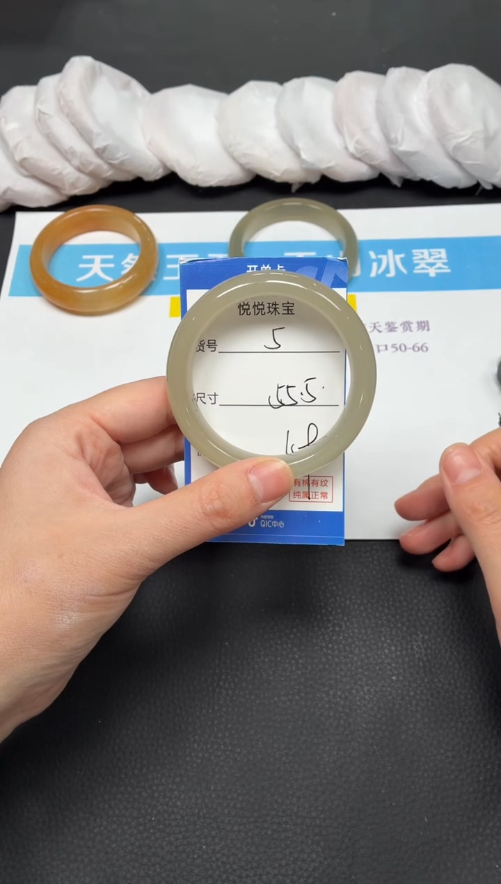 未镶嵌手镯石英质玉5