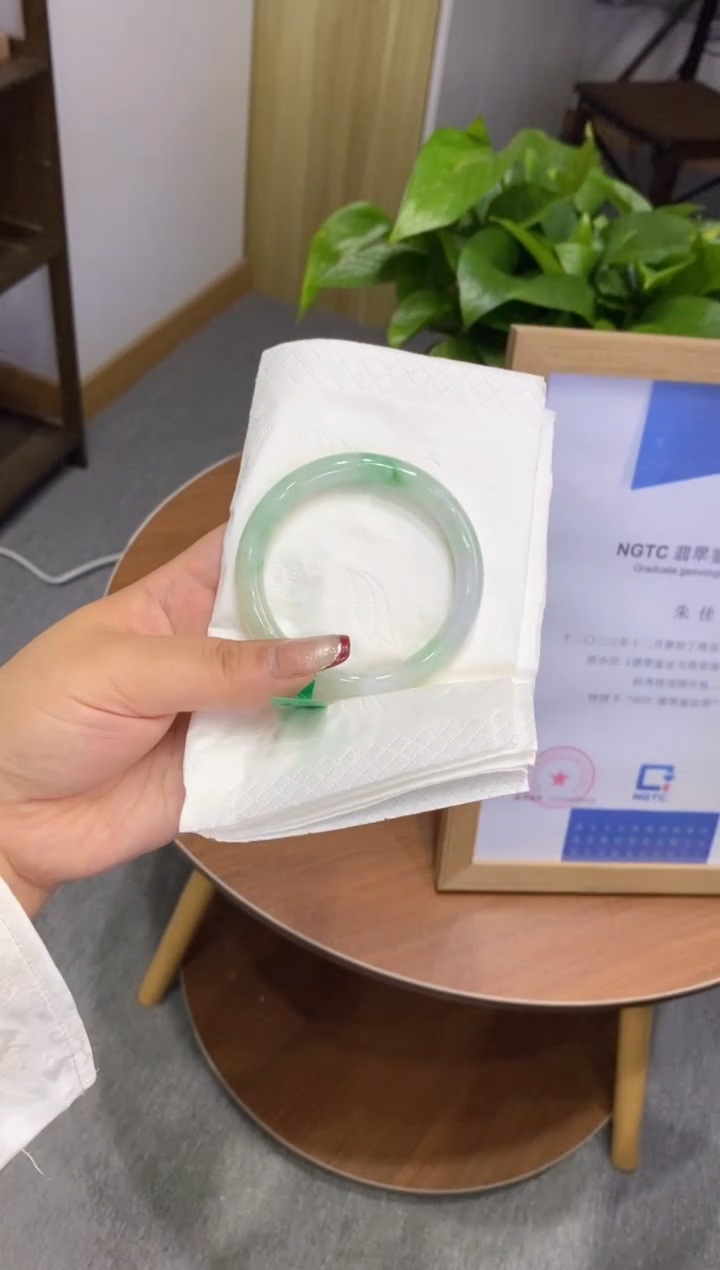 【闪购商品】翡翠手镯未镶嵌00008702