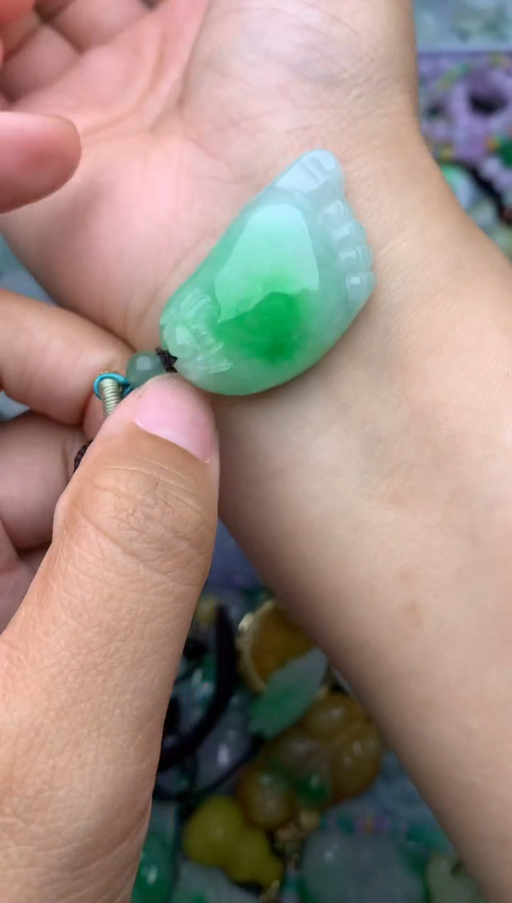 颈饰未镶嵌翡翠天然缅甸翡翠吊坠
