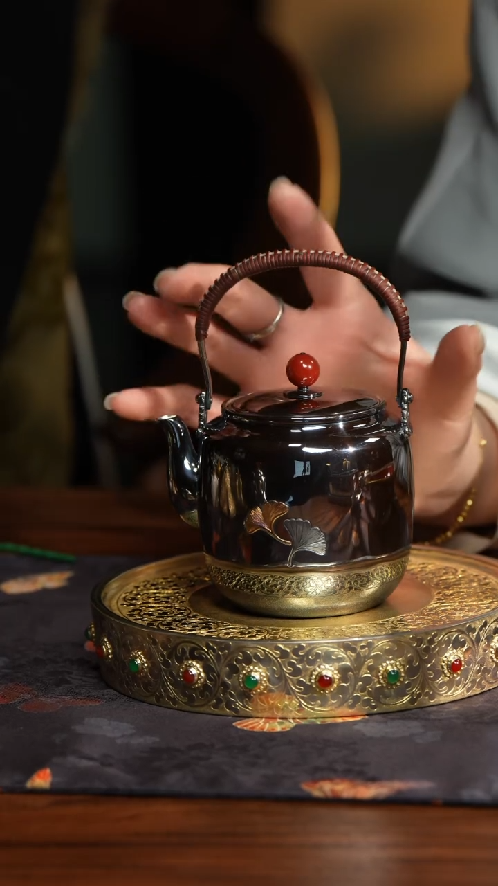 【闪购商品】290ccD呆坐银壶金叶提梁