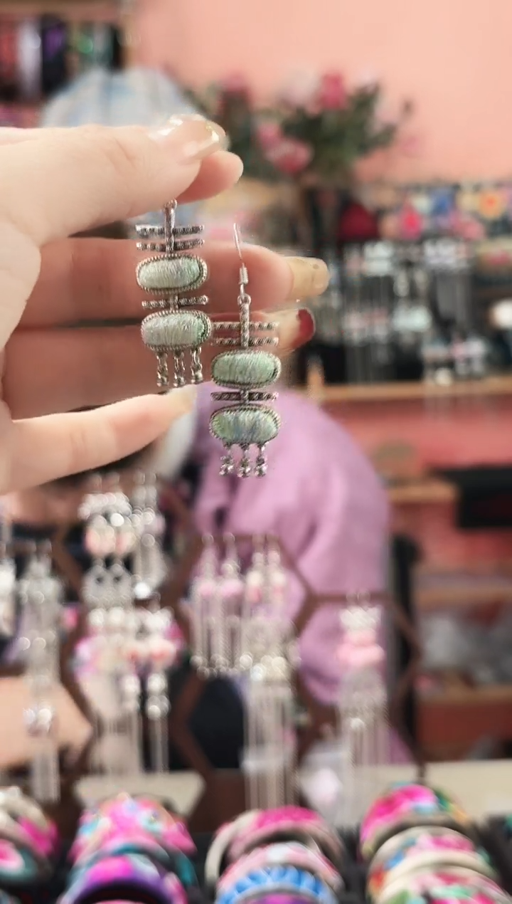 艺枝独绣手工饰品182