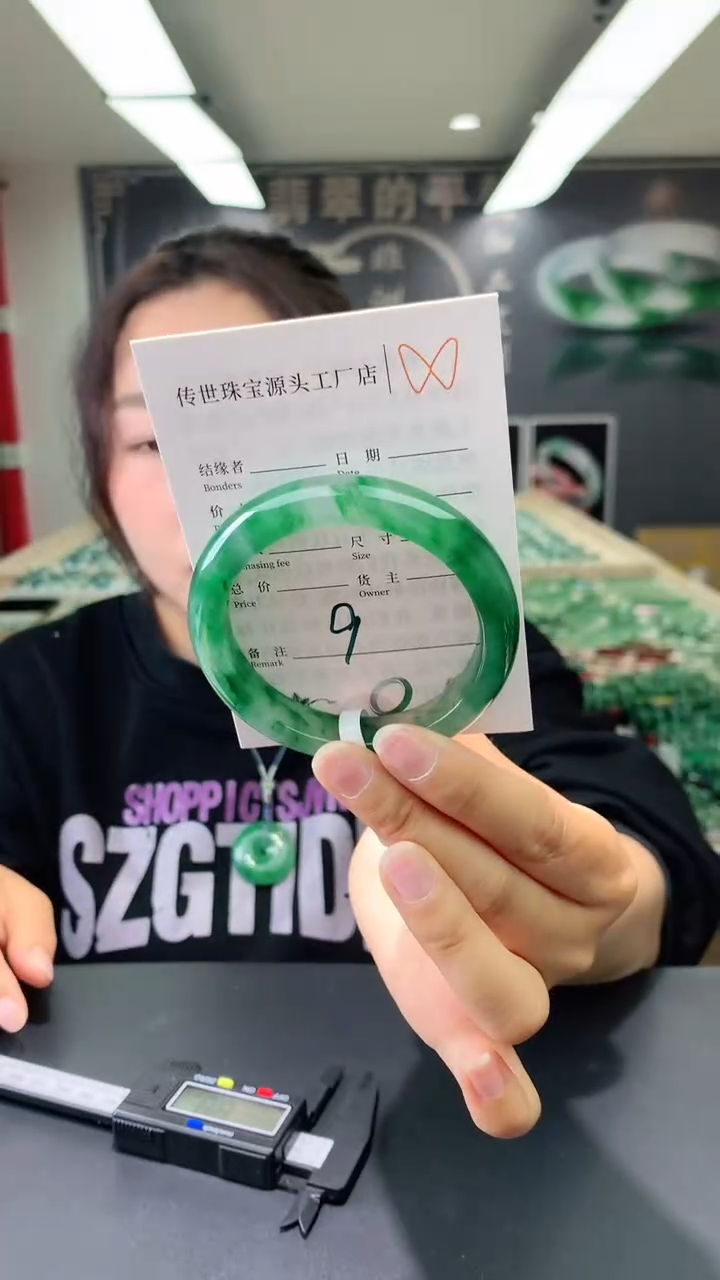 【闪购商品】石英质玉手镯未镶嵌53