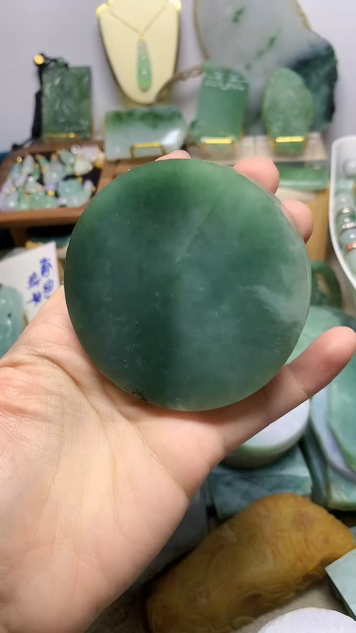 翡翠挂件未镶嵌卖*蛋 缅甸A货翡翠，没有运费险