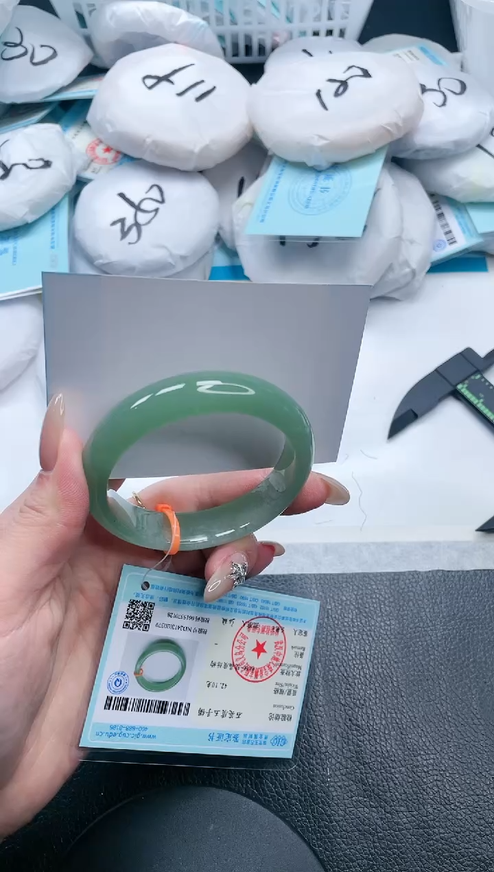 【闪购商品】石英质玉手镯未镶嵌21V238-54