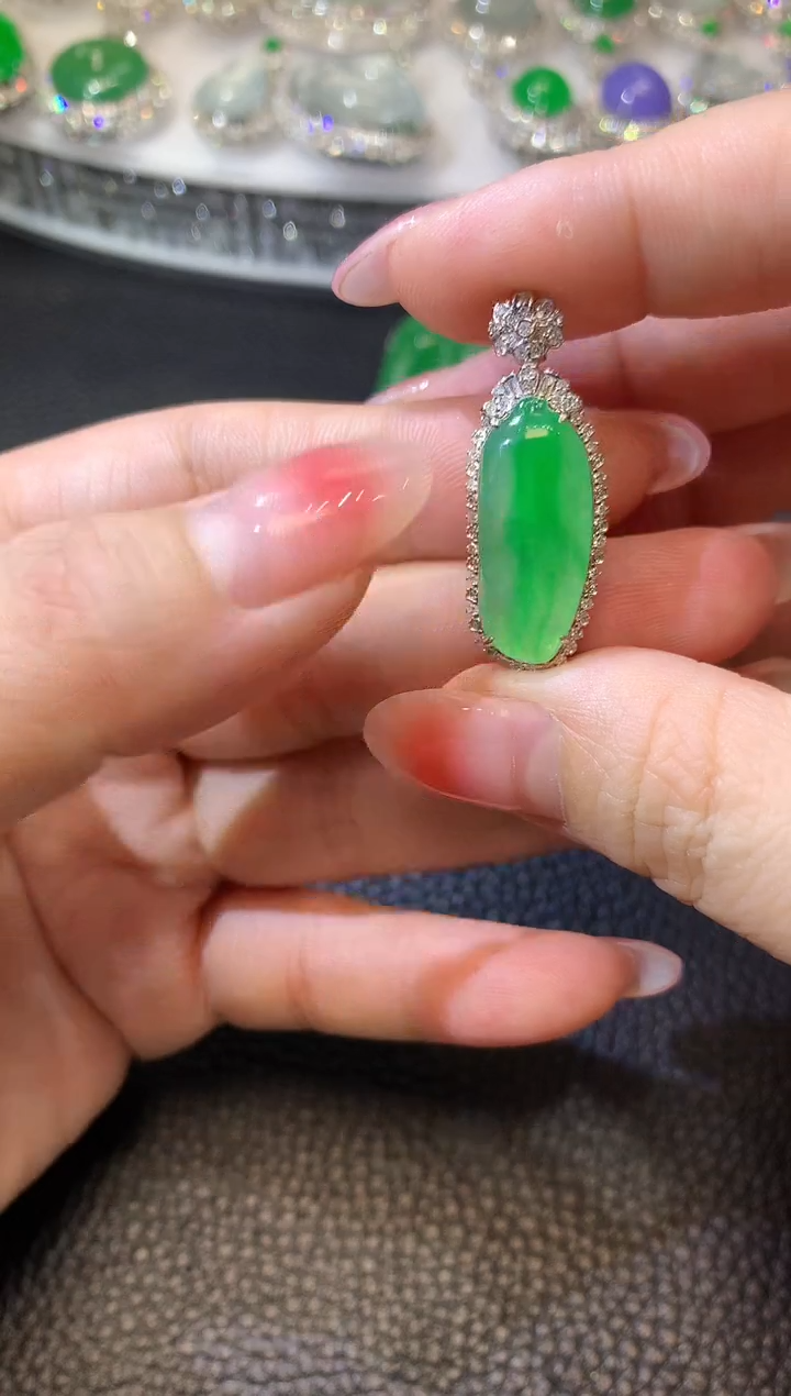 【闪购商品】翡翠吊坠(不含链)18K金镶嵌C88 