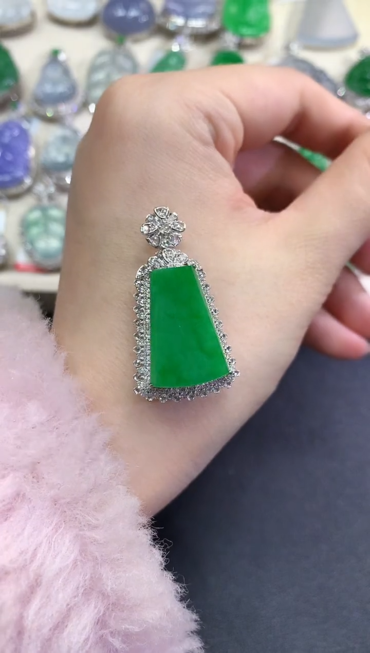 【闪购商品】翡翠颈饰18K金镶嵌C37   