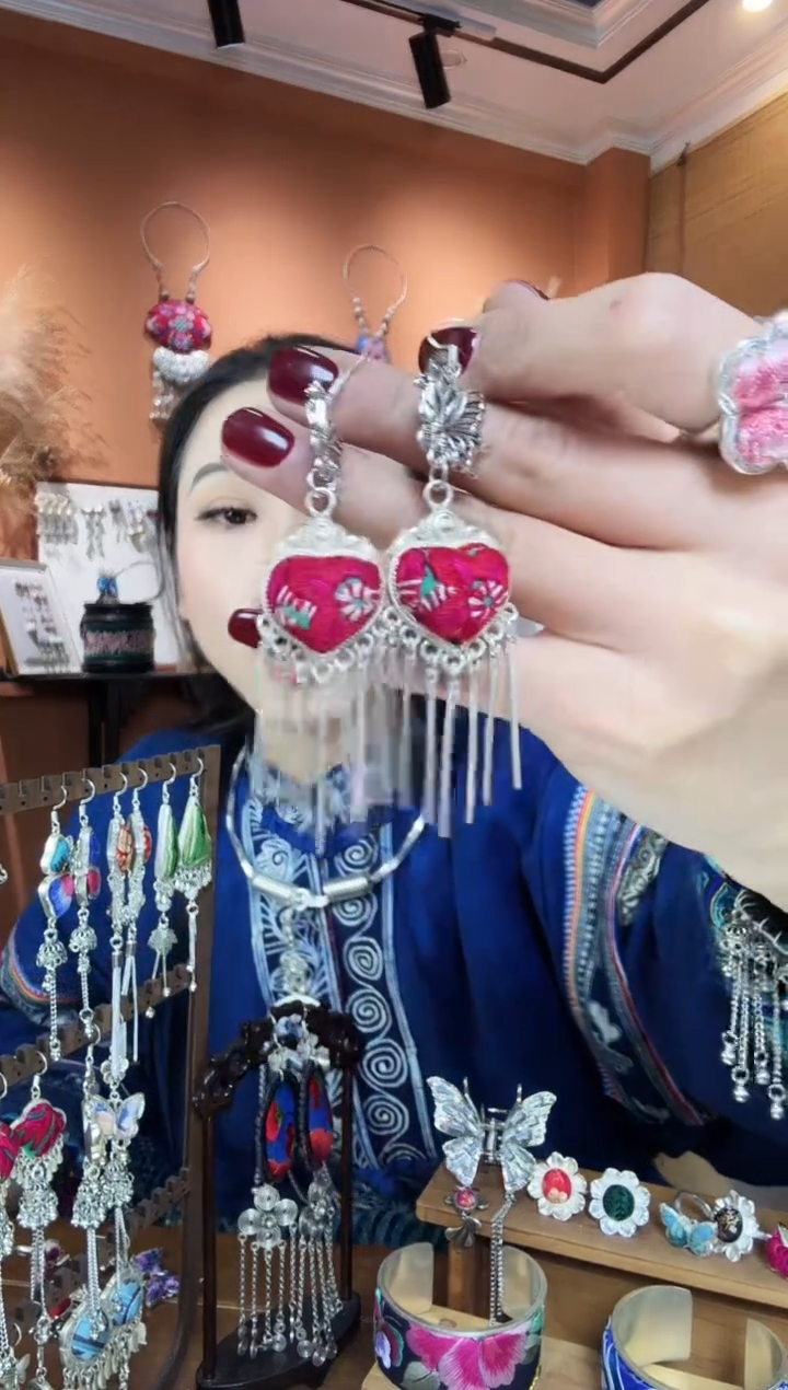 【闪购商品】刺绣纯手工民族风耳环