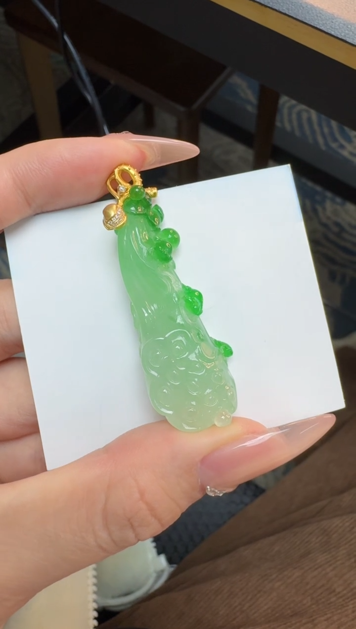 【闪购商品】翡翠颈饰18K金镶嵌缅甸翡翠A货吊坠