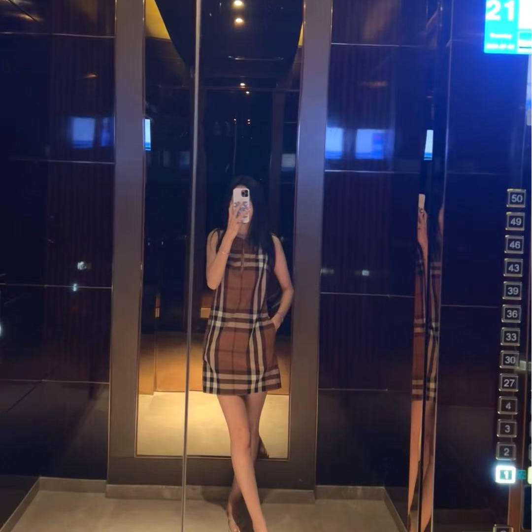 [5012]2025春夏时尚大格无袖连衣裙女士