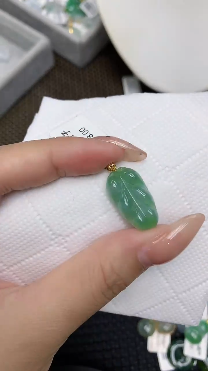 颈饰18K金镶嵌翡翠111111111