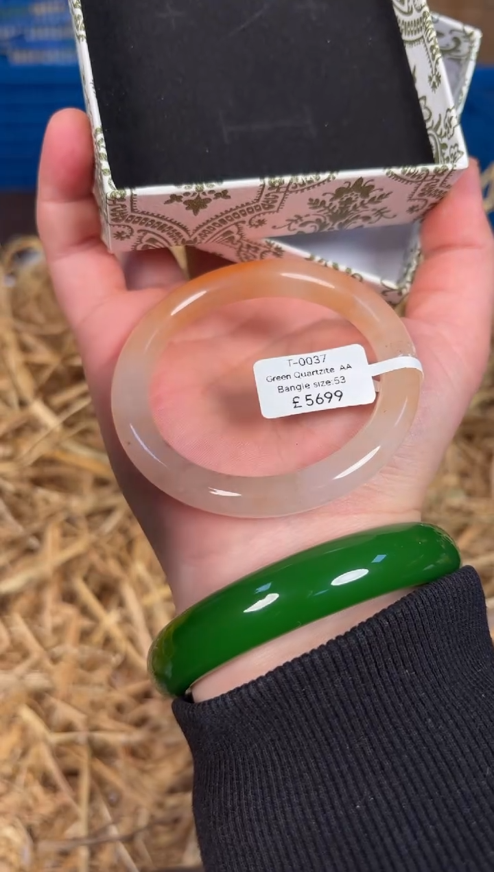未镶嵌手镯石英质玉T0037