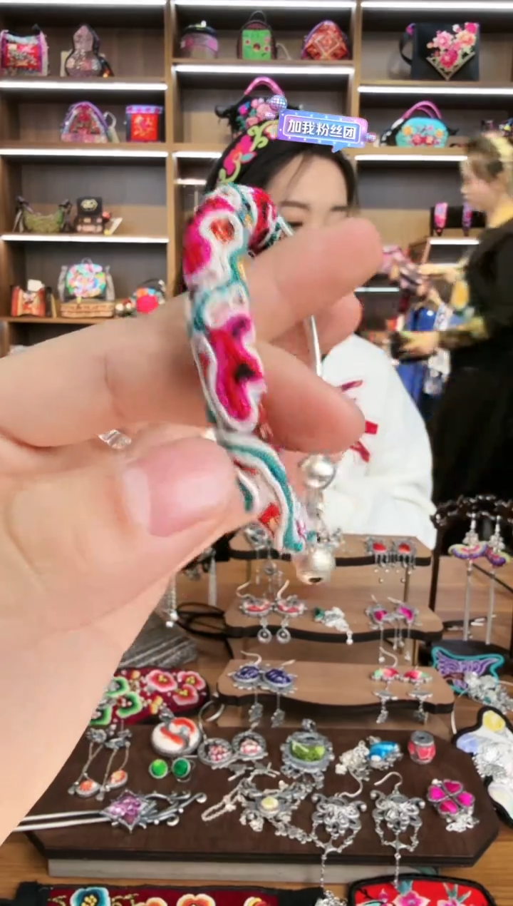 【闪购商品】织绣163蒙阿苏苗绣传承
