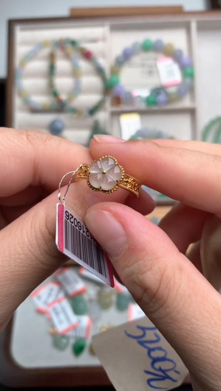 18K金镶嵌挂件翡翠14圈