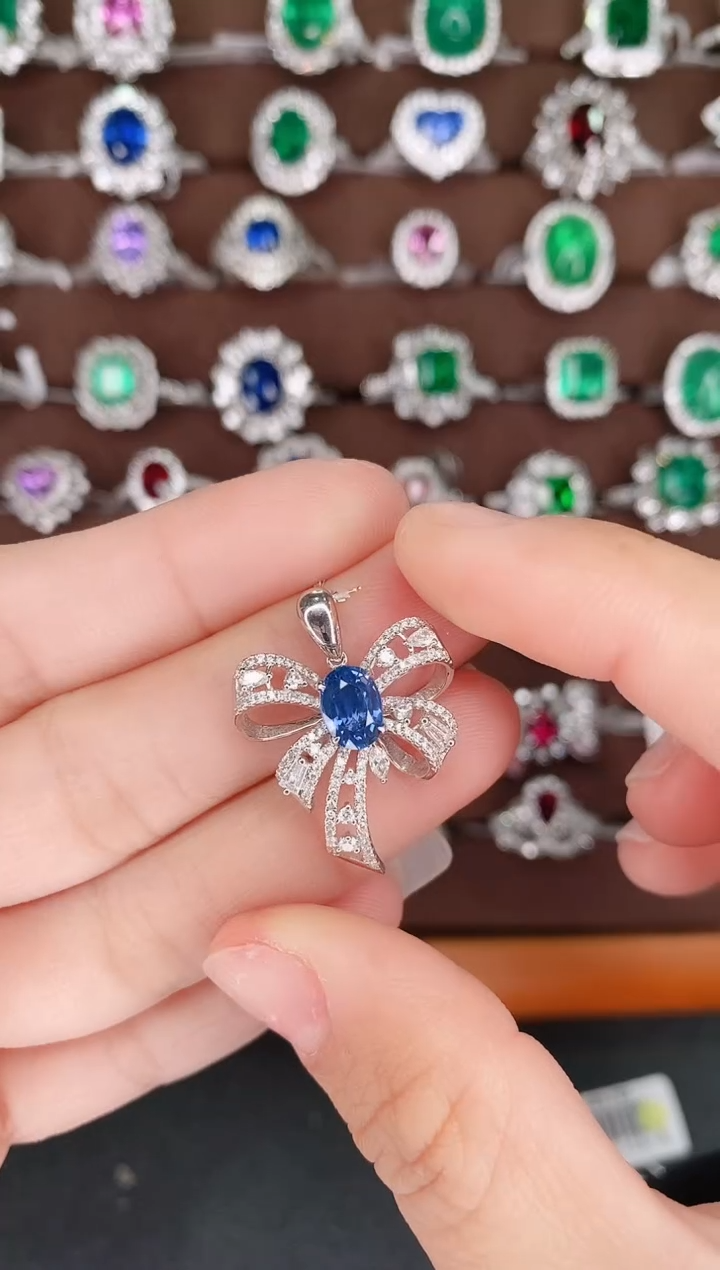 【闪购商品】蓝宝石18K金吊坠18K金镶嵌1.12克拉