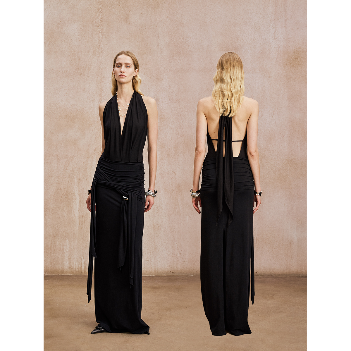 A KIND EGO 极简深V连体上衣K5563