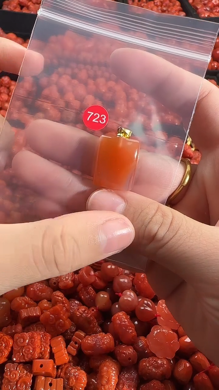 颈饰未镶嵌南红玛瑙1