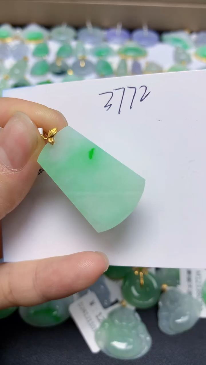 【闪购商品】翡翠挂件18K金镶嵌 天然翡翠A货