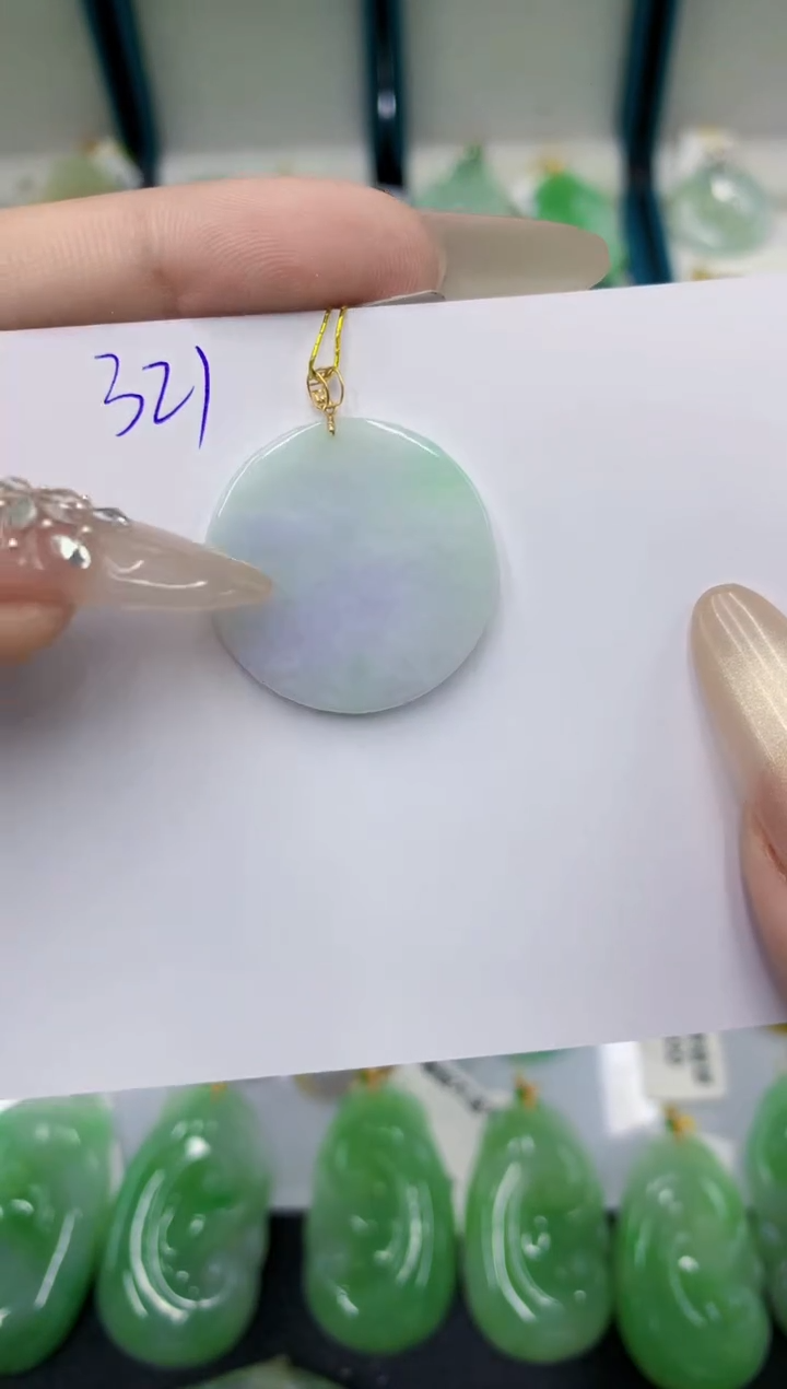 翡翠18K金镶嵌颈饰1111111111111111
