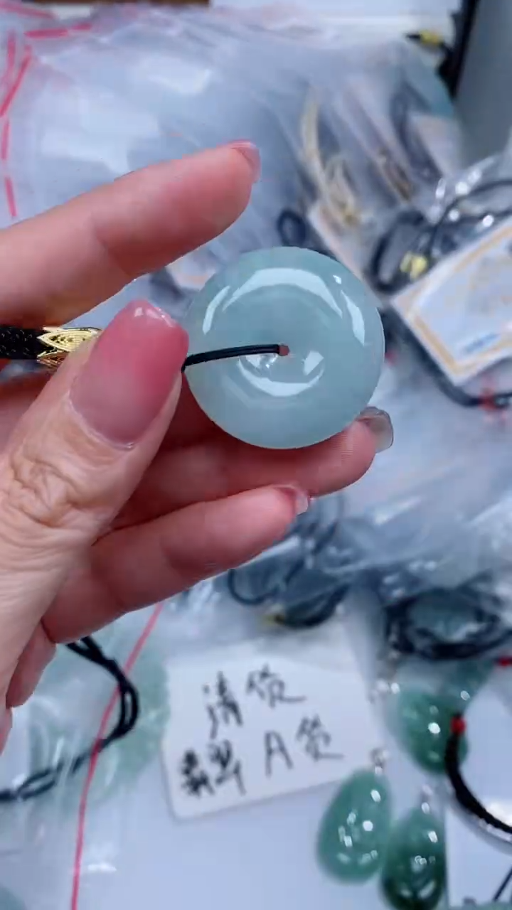 翡翠未镶嵌颈饰吊坠