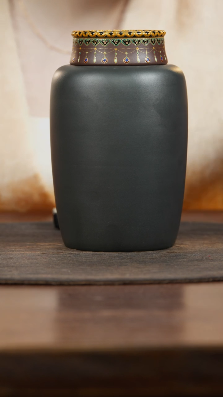 【闪购商品】紫砂茶叶罐珐琅彩盖面细刻蝴蝶天青大长罐