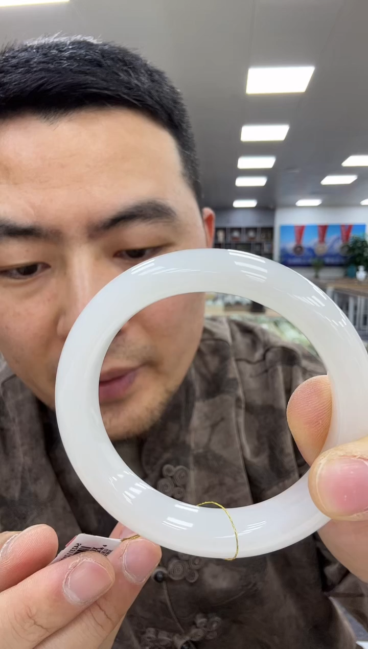 【闪购商品】和田玉手镯未镶嵌60  337