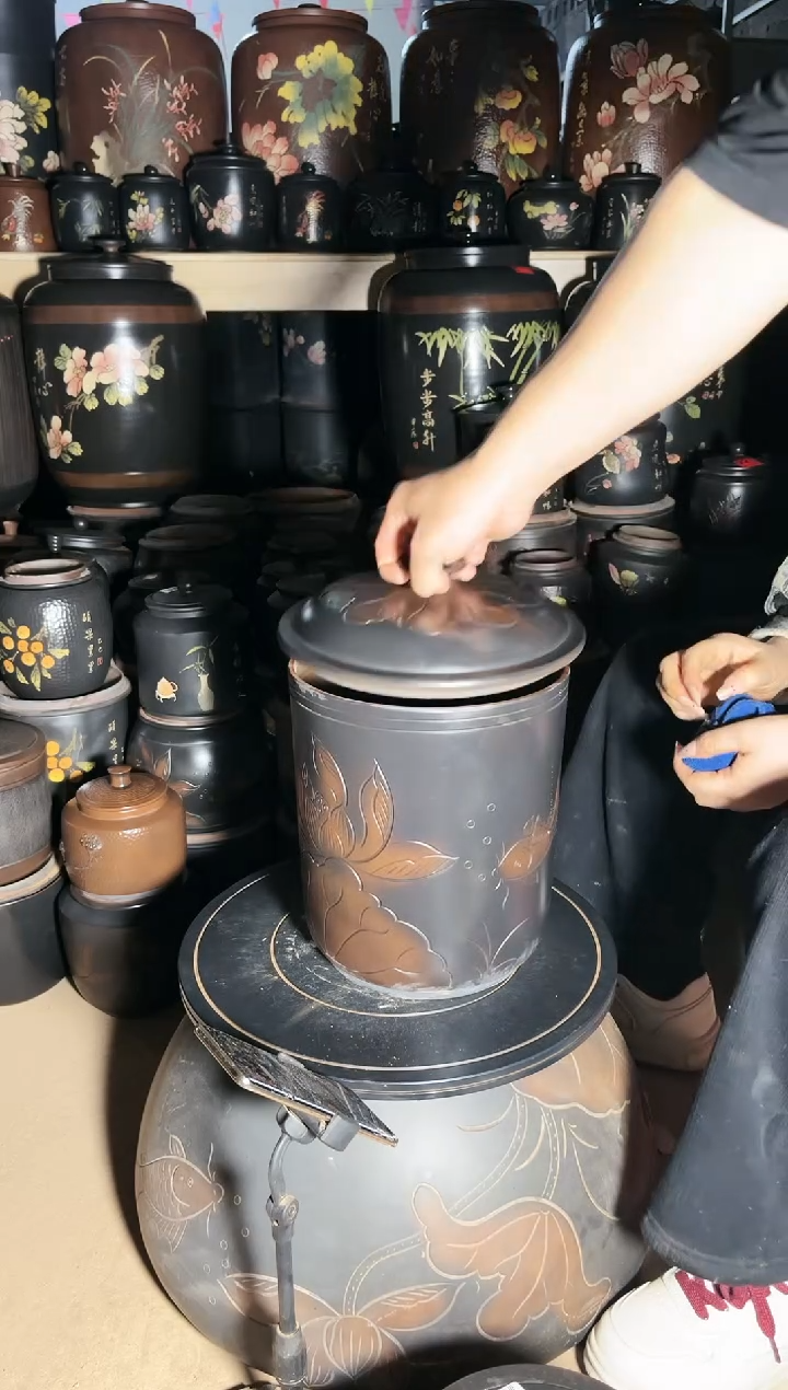 【闪购商品】壶瑕疵  九饼荷花 896   边口