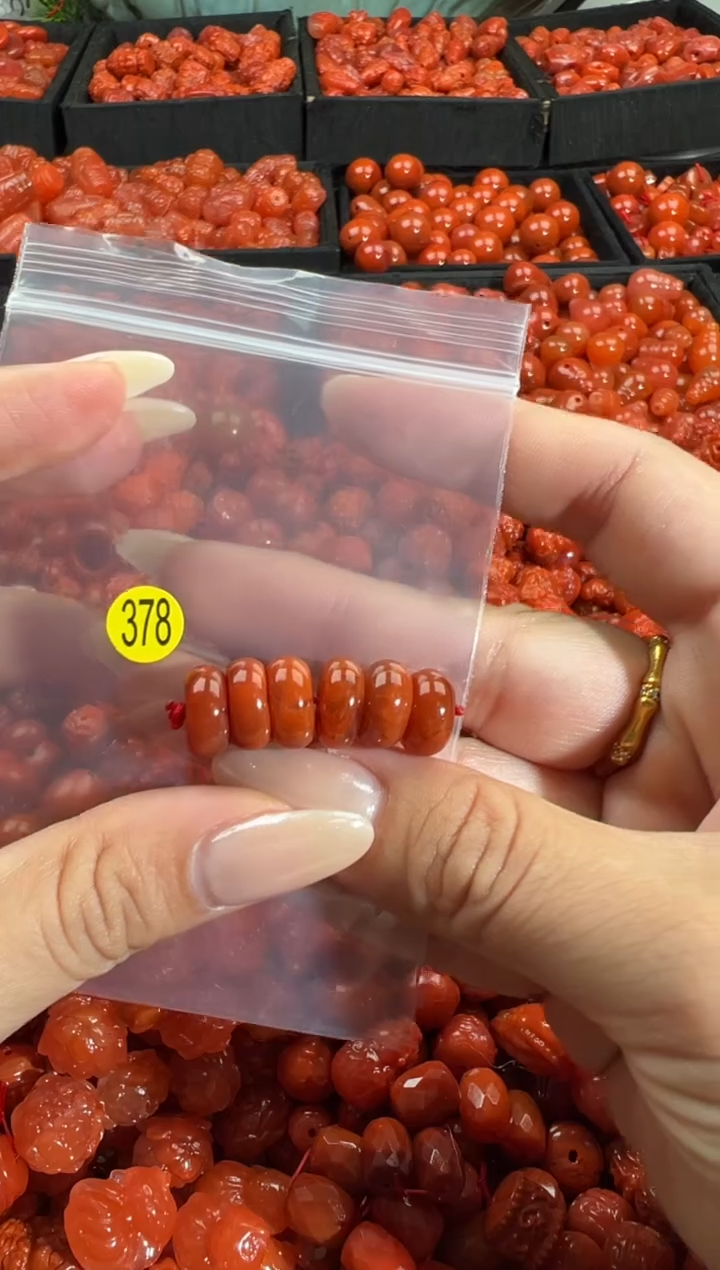 颈饰未镶嵌南红玛瑙1
