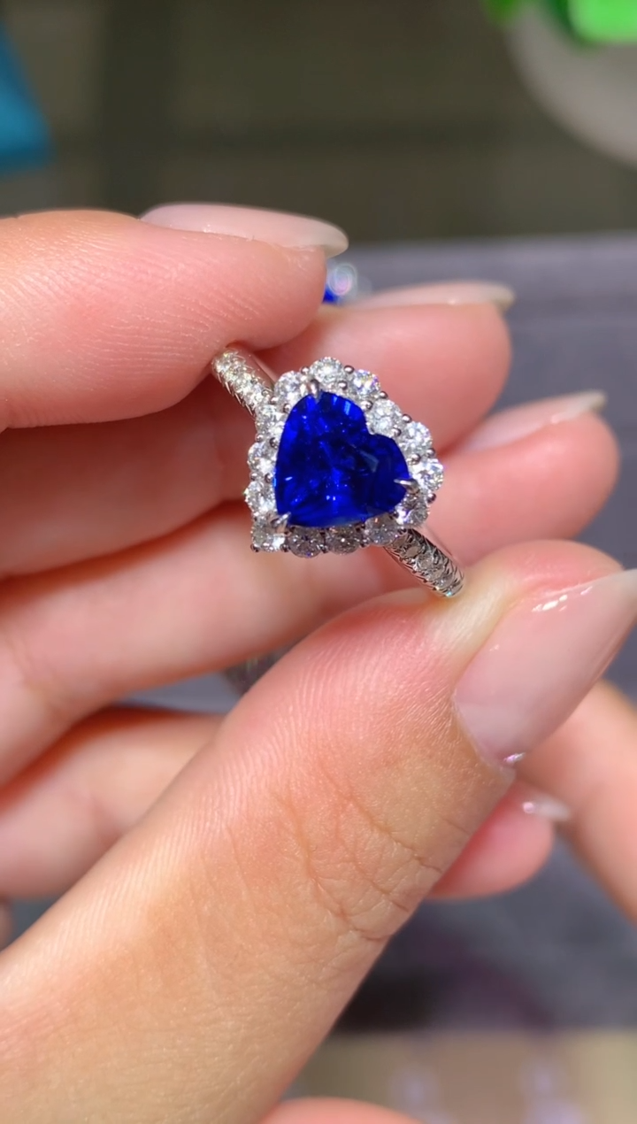 戒指蓝宝石18K金镶嵌2.01CT