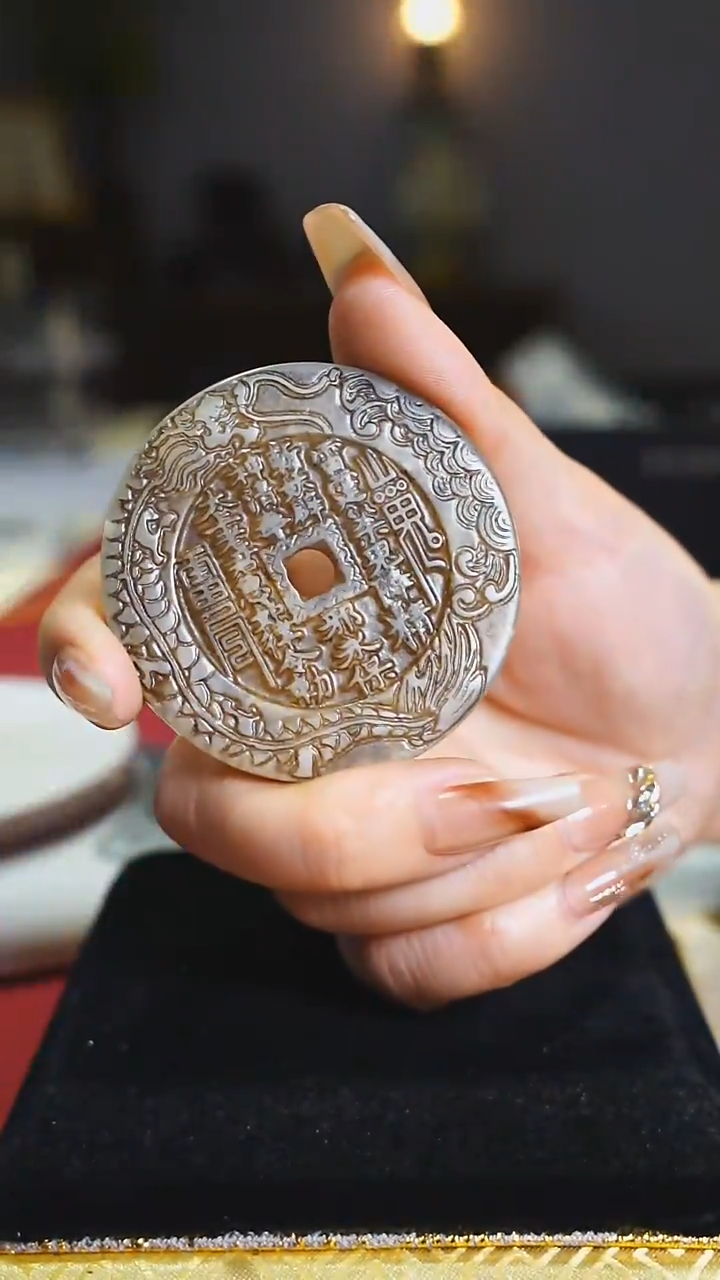 铜岫//玉方孔山花5.4cm/2162