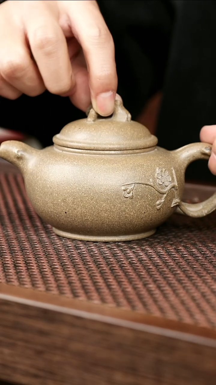 茶壶紫砂6-1寒梅