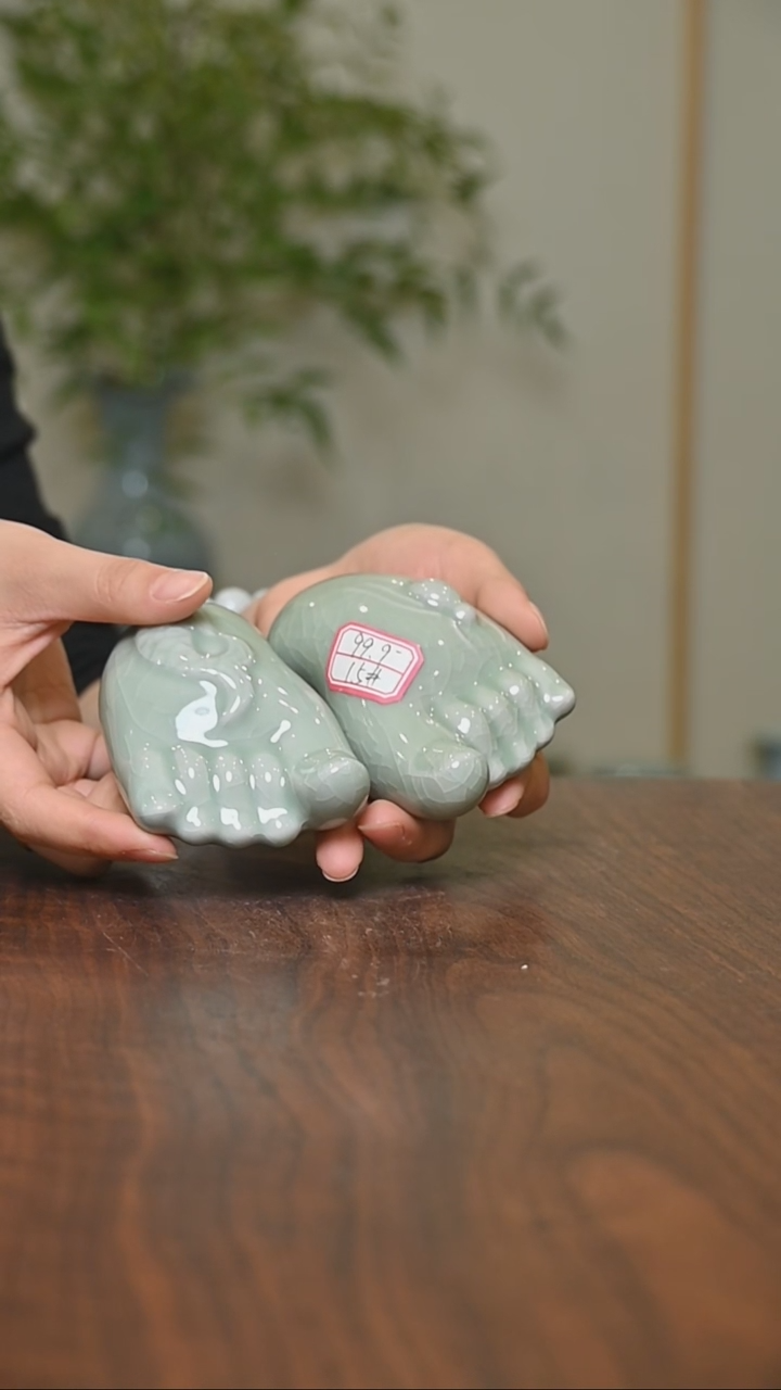 其他知足常乐富足有余 微瑕豆绿釉 朱家款