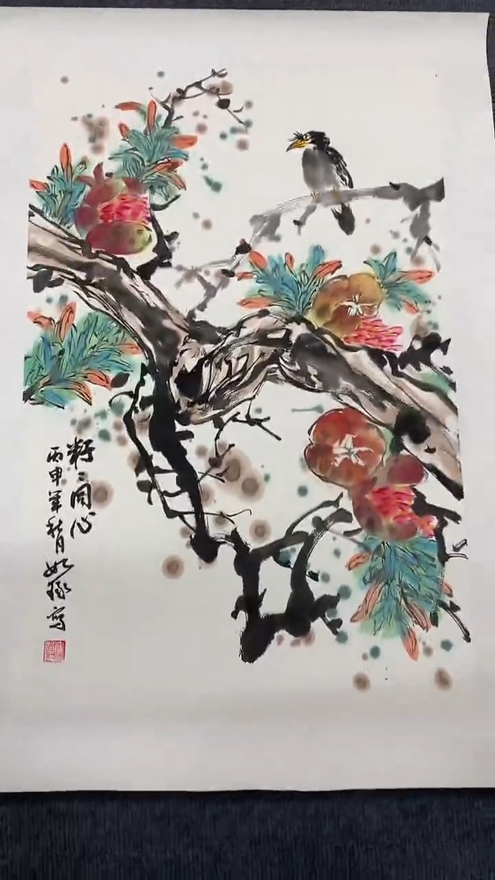 竖款精品开三花鸟，籽