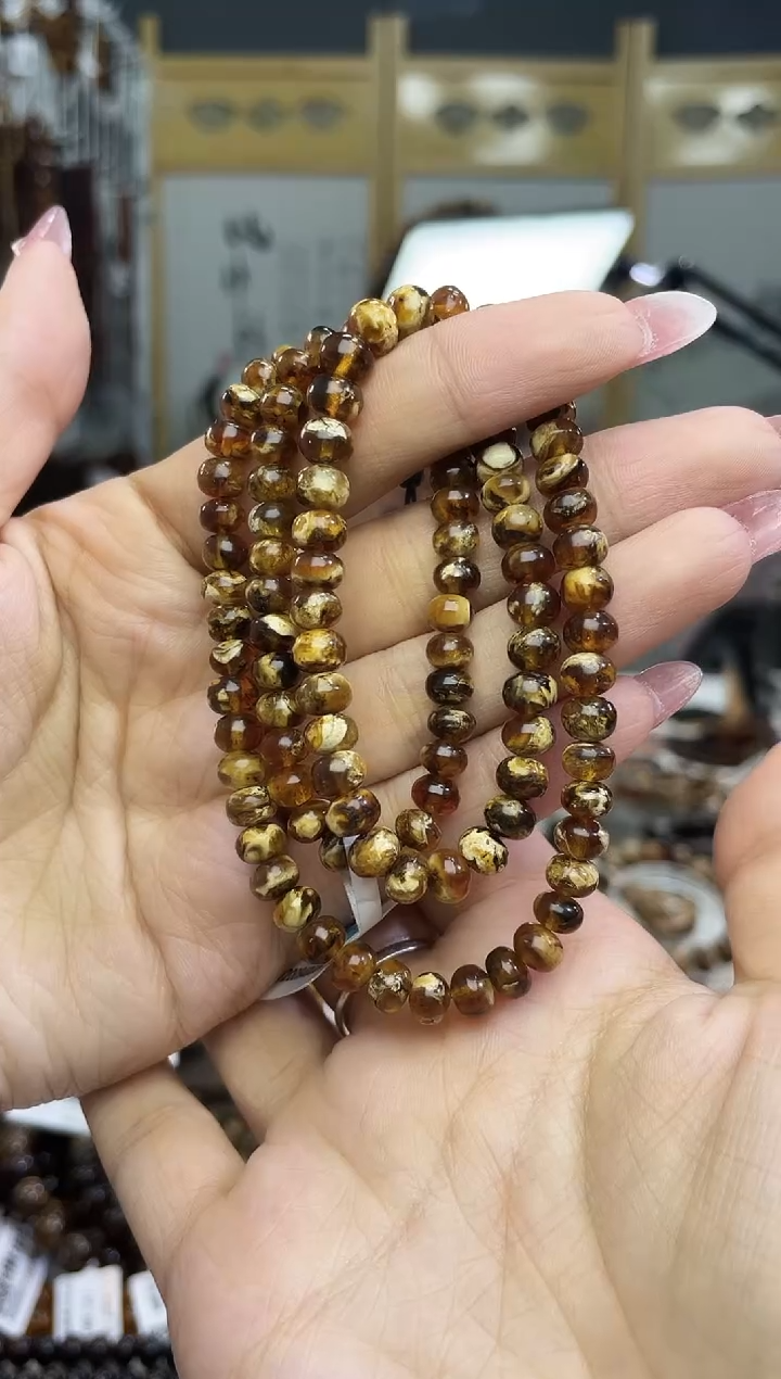 【闪购商品】琥珀裸石未镶嵌6+溶洞108