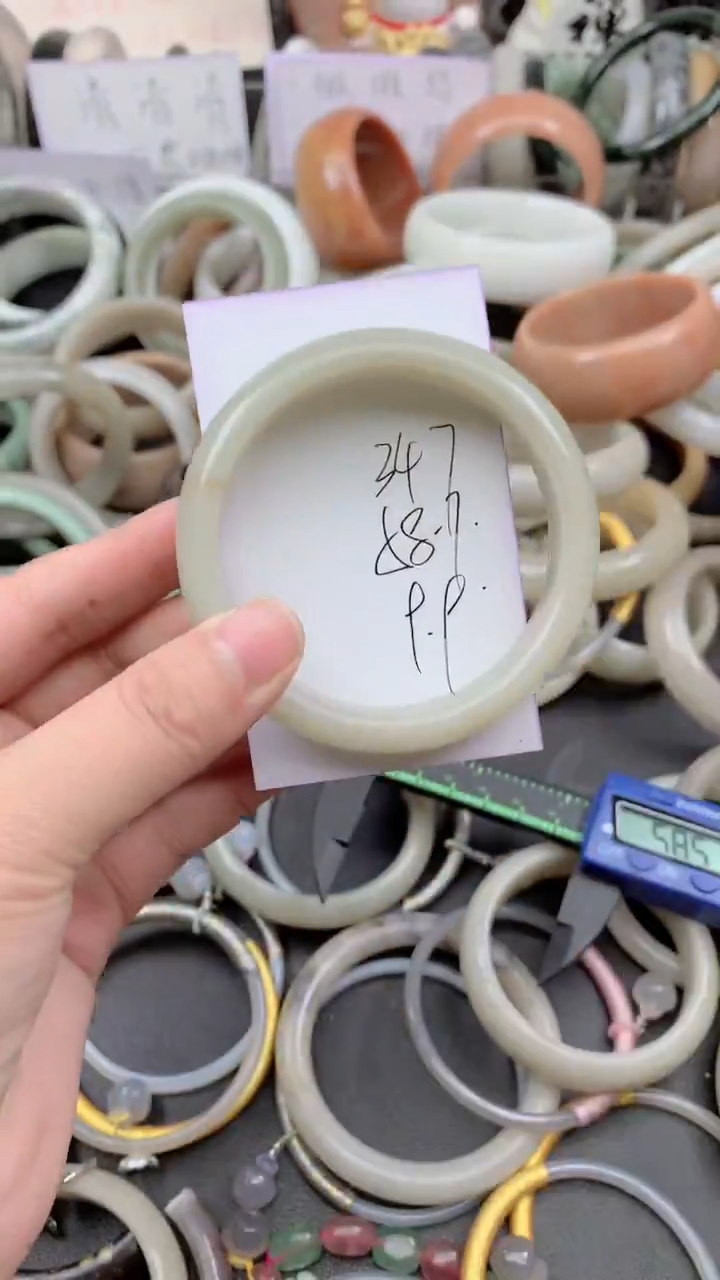 未镶嵌手镯石英质玉347