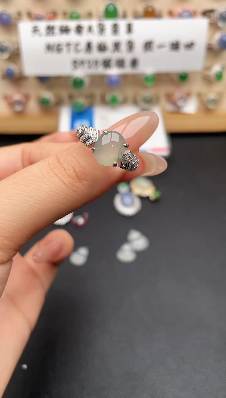 未镶嵌戒指翡翠一物一证一礼盒