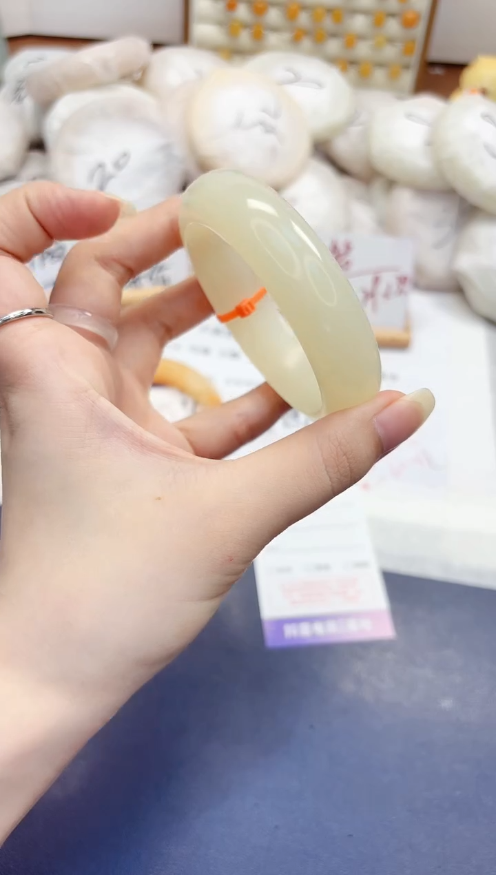 石英质玉手镯未镶嵌257-玉兰白-圈口57