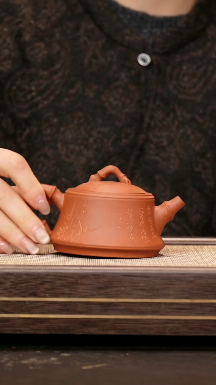 茶壶紫砂紫泥 竹节柱瓢 刻绘