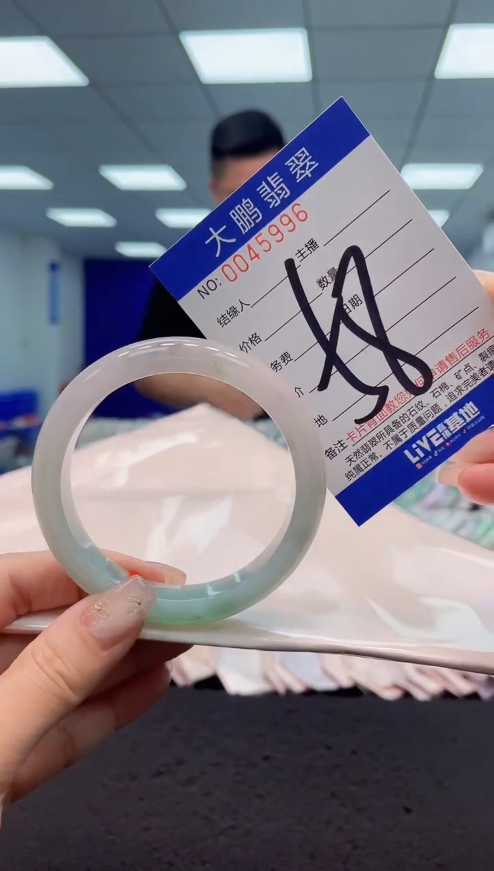 【闪购商品】翡翠手镯未镶嵌AAAAAAAAAA