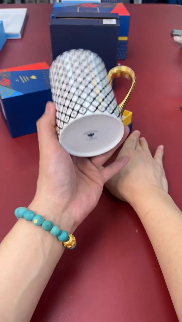 【闪购商品】瓷片新号开播全场漏@@H1806