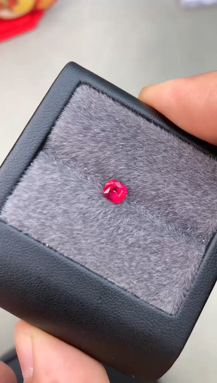 【闪购商品】定制尖晶石裸石未镶嵌0.82ct 绝地武士